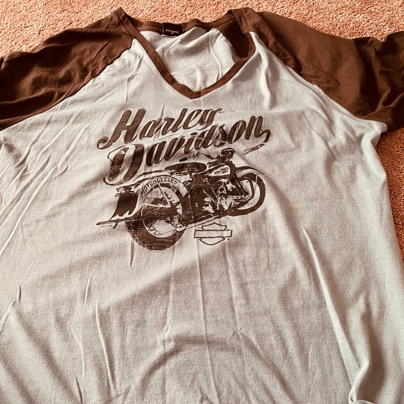 Harley-Davidson Tops - EUC - Women’s Nice V-Neck XXL Harley Davidson Shirt with 3/4 length sleeves